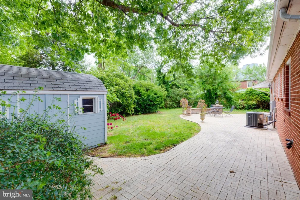 1947 ARLINGTON RIDGE ROAD Arlington, VA 22202