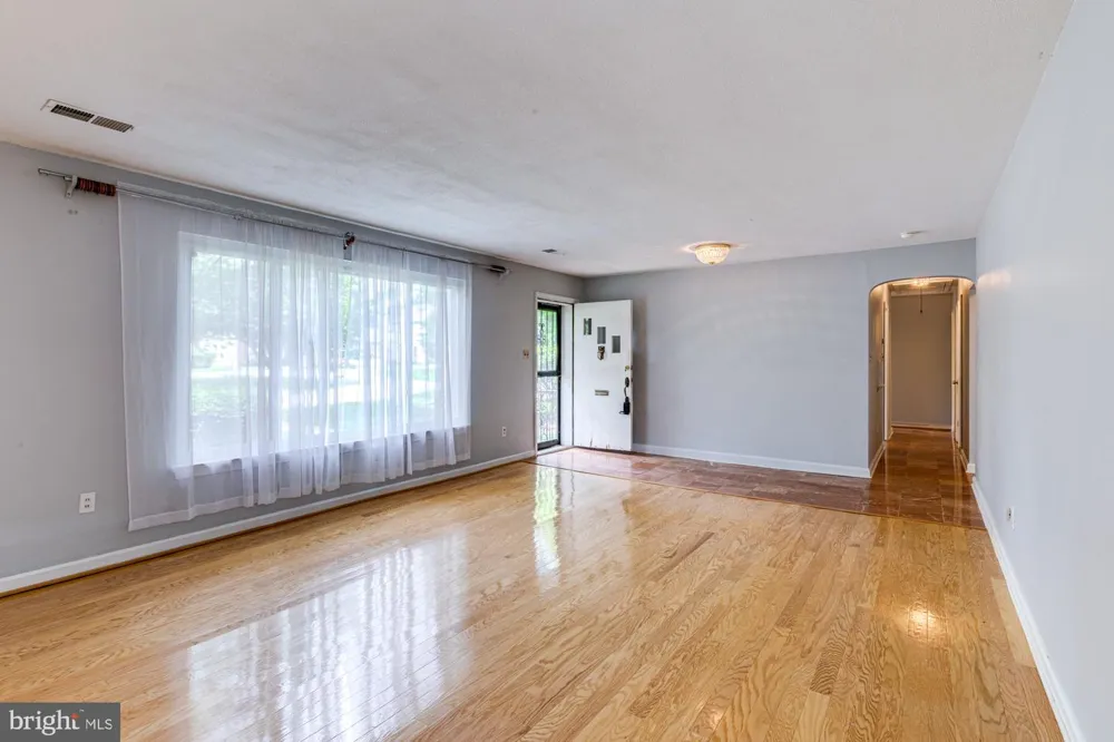 1947 ARLINGTON RIDGE ROAD Arlington, VA 22202