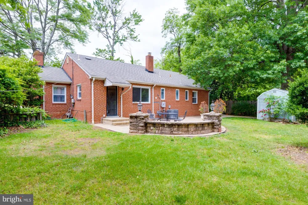 1947 ARLINGTON RIDGE ROAD Arlington, VA 22202