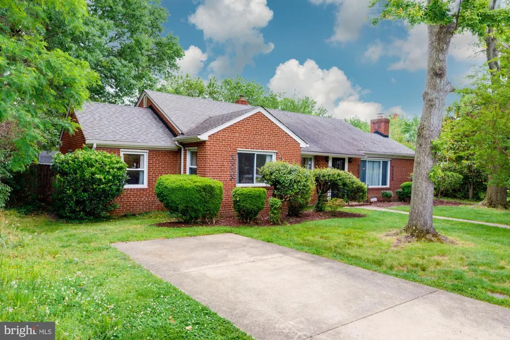 1947 ARLINGTON RIDGE ROAD Arlington, VA 22202