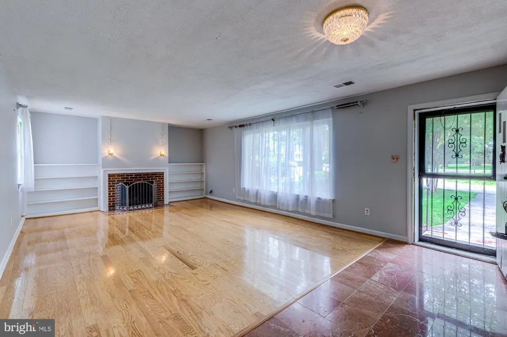 1947 ARLINGTON RIDGE ROAD Arlington, VA 22202