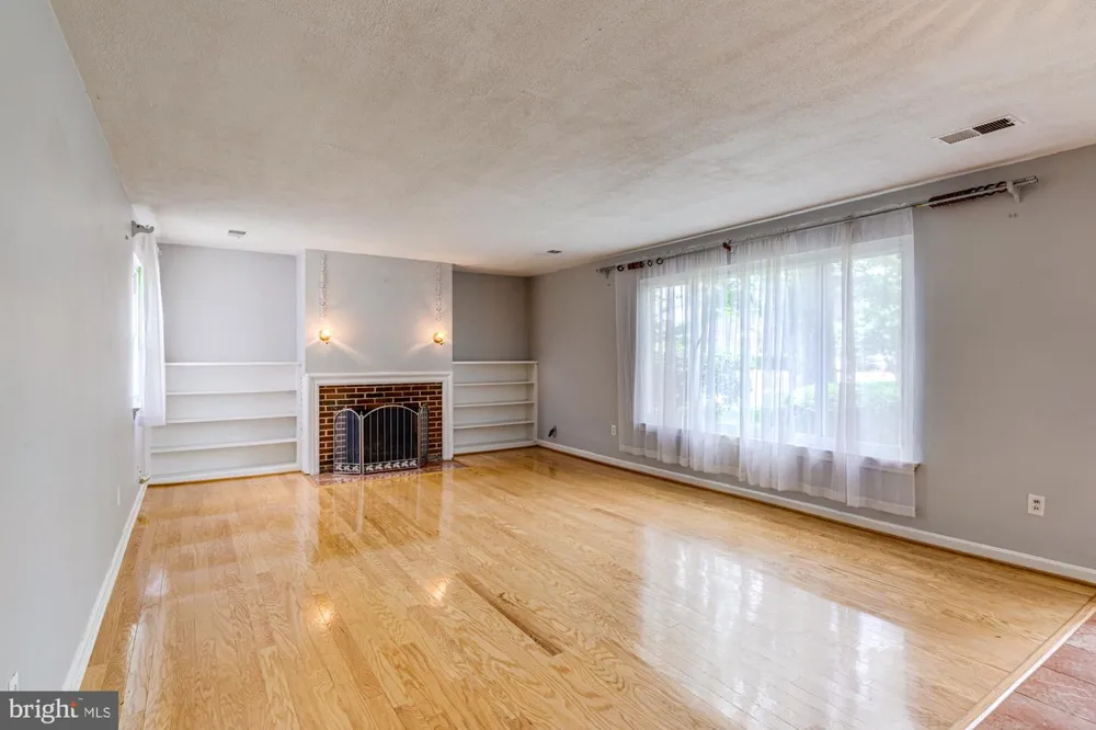 1947 ARLINGTON RIDGE ROAD Arlington, VA 22202
