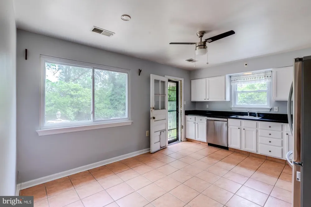 1947 ARLINGTON RIDGE ROAD Arlington, VA 22202