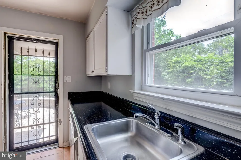 1947 ARLINGTON RIDGE ROAD Arlington, VA 22202