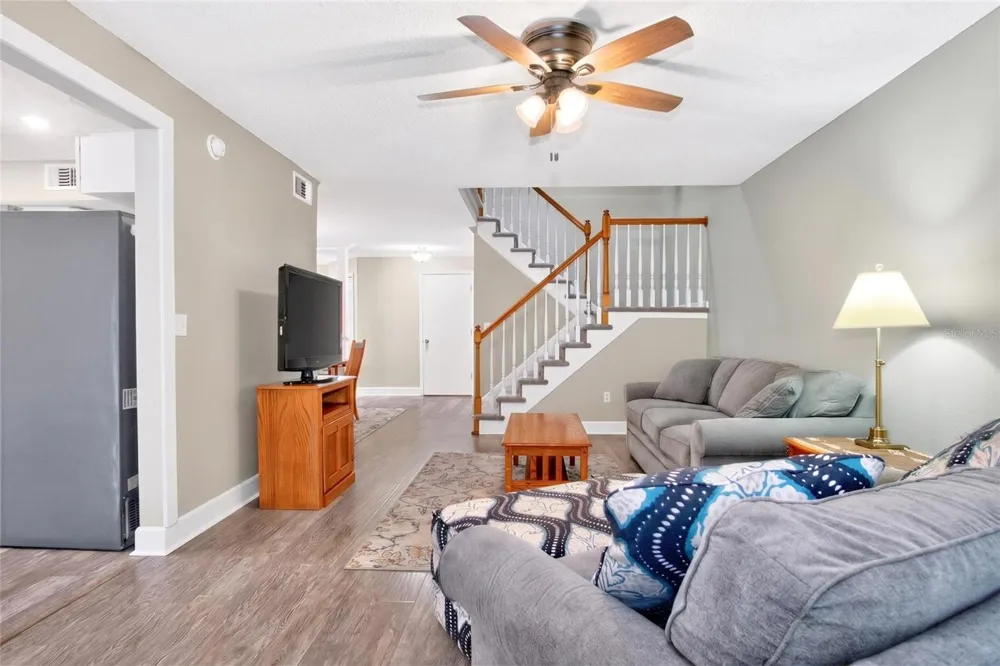 2524 W BROOK LANE Clearwater, FL 33761