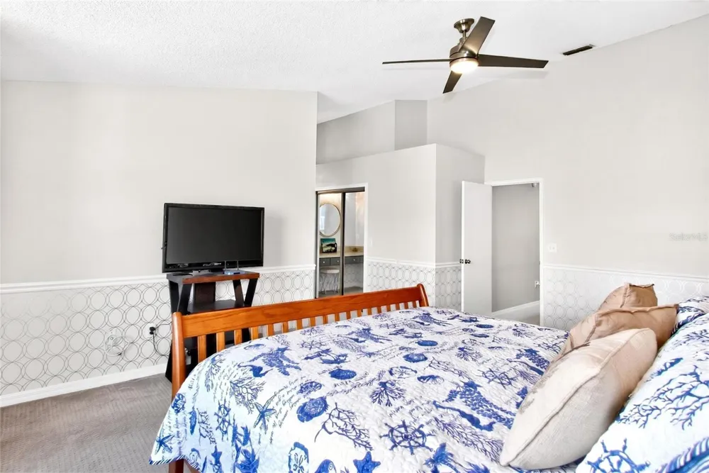 2524 W BROOK LANE Clearwater, FL 33761