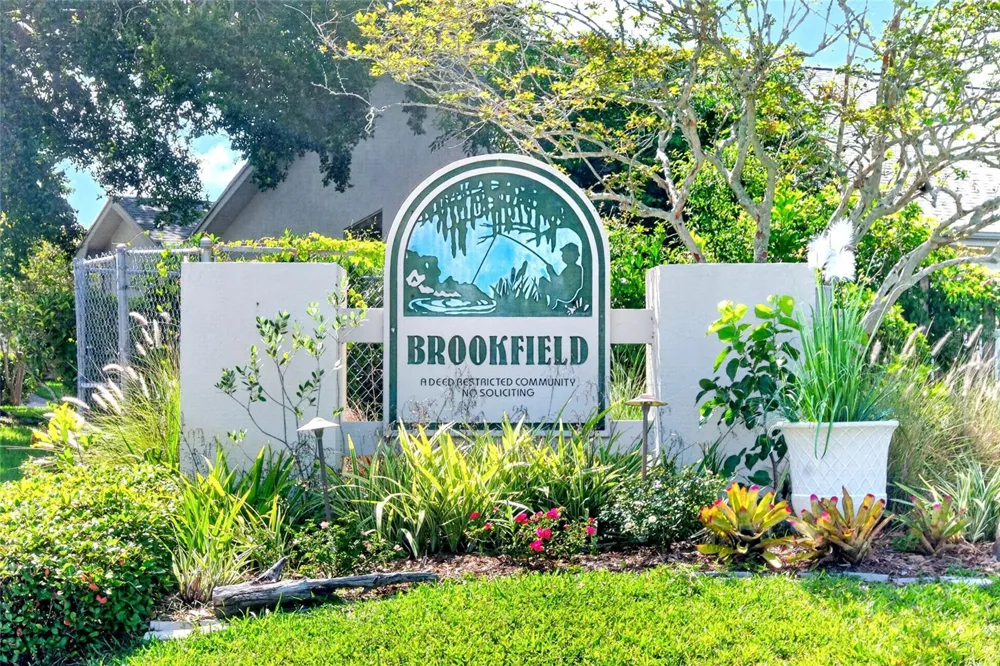 2524 W BROOK LANE Clearwater, FL 33761