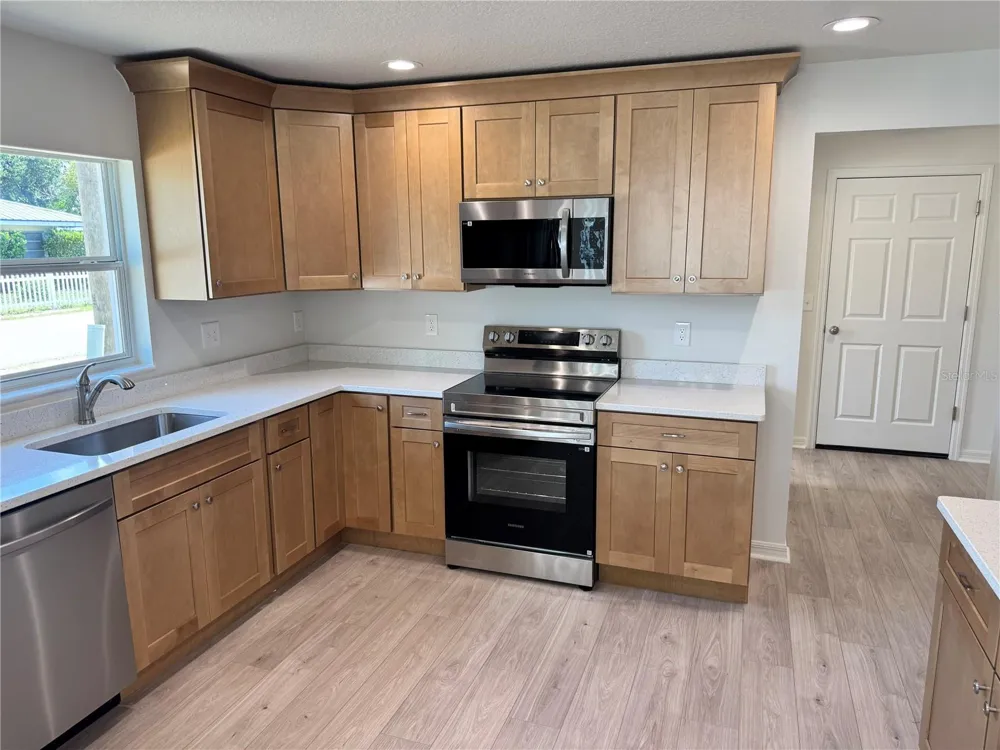 6024 12TH STREET Zephyrhills, FL 33542
