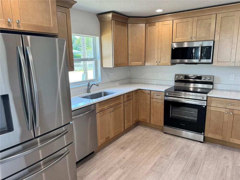 6024 12TH STREET Zephyrhills, FL 33542