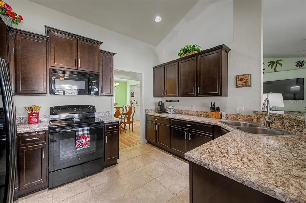 1621 DOVES VIEW CIRCLE Auburndale, FL 33823