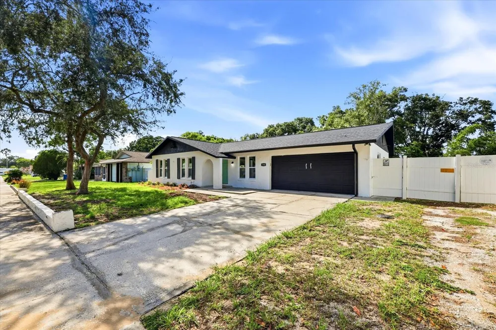 3304 KING RICHARD COURT Seffner, FL 33584