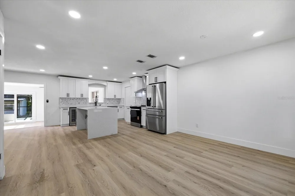 3304 KING RICHARD COURT Seffner, FL 33584