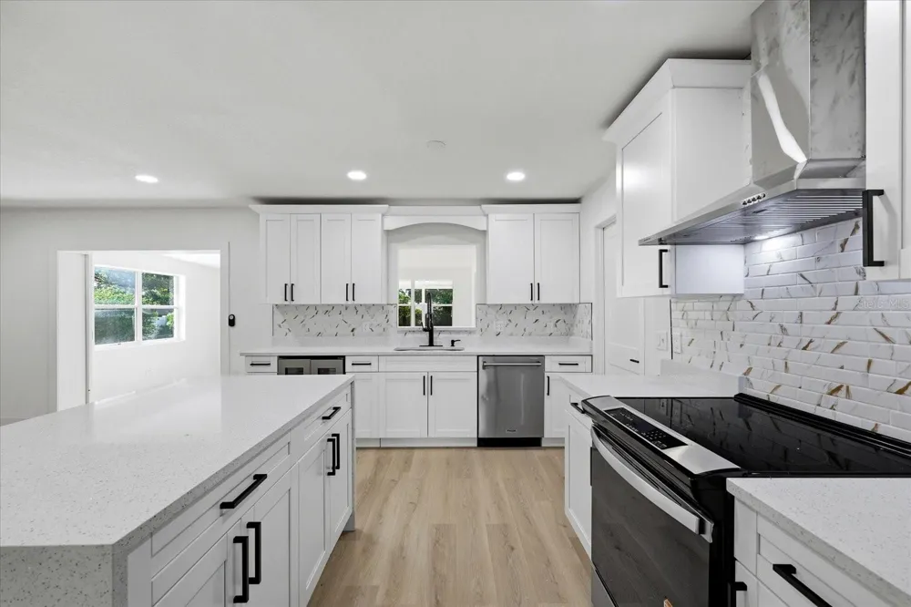 3304 KING RICHARD COURT Seffner, FL 33584