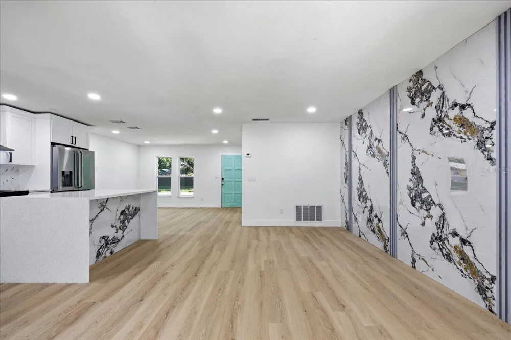 3304 KING RICHARD COURT Seffner, FL 33584