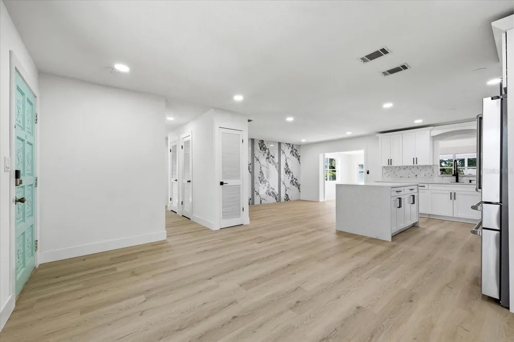 3304 KING RICHARD COURT Seffner, FL 33584