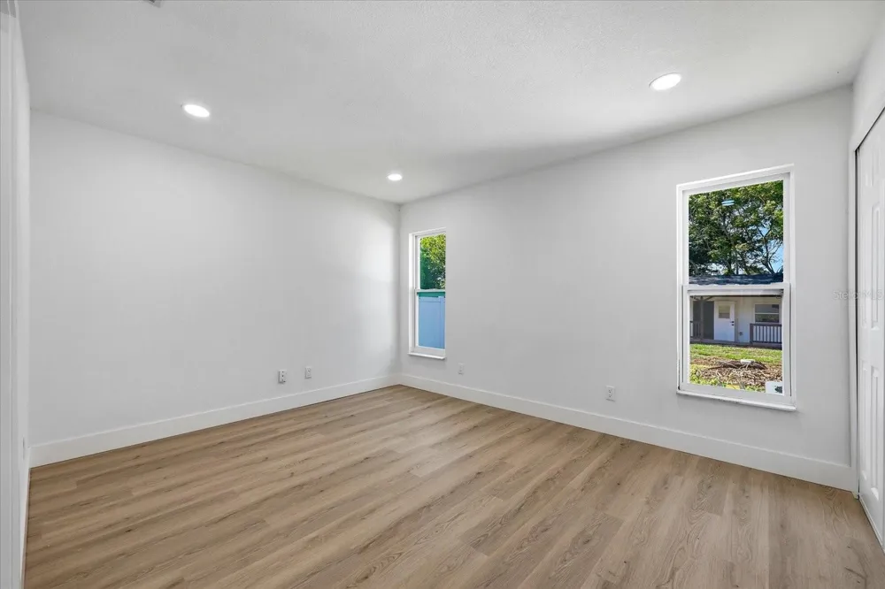 3304 KING RICHARD COURT Seffner, FL 33584