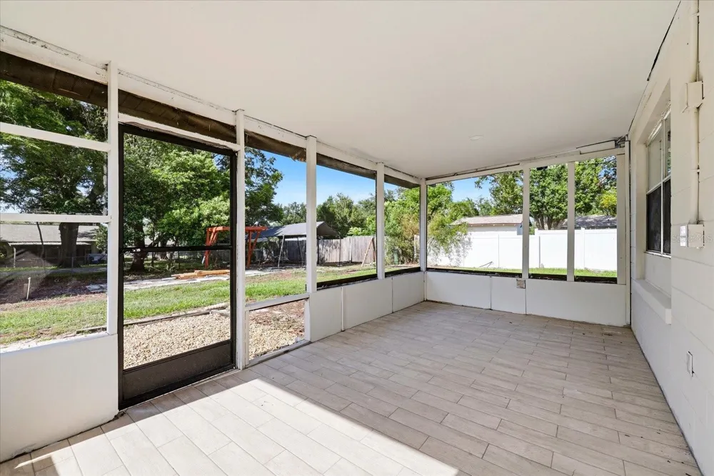3304 KING RICHARD COURT Seffner, FL 33584