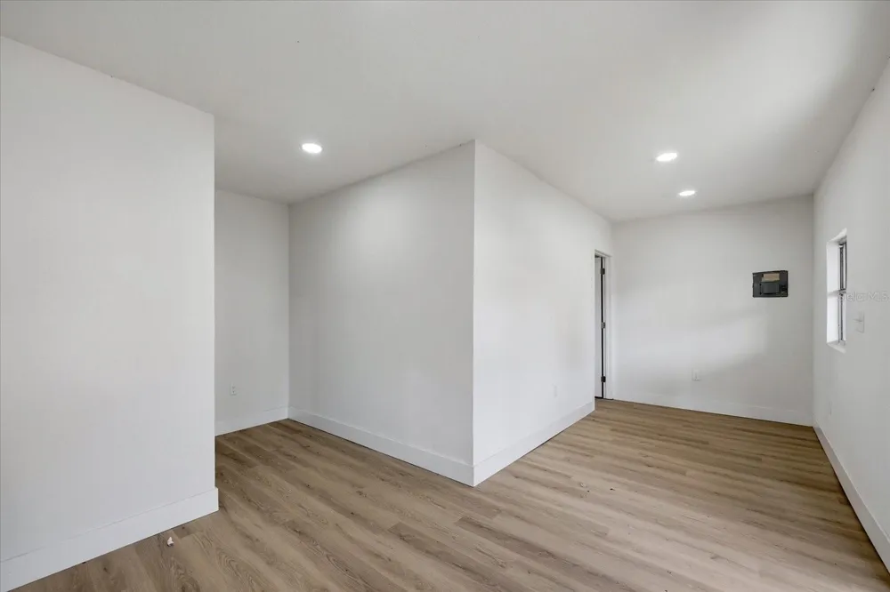 3304 KING RICHARD COURT Seffner, FL 33584