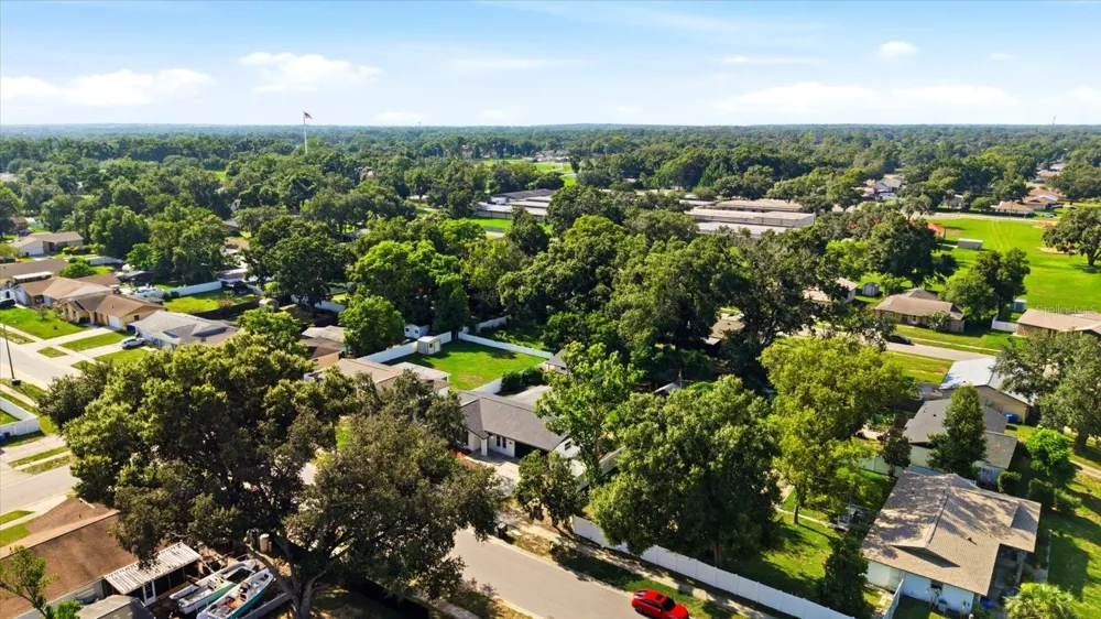 3304 KING RICHARD COURT Seffner, FL 33584