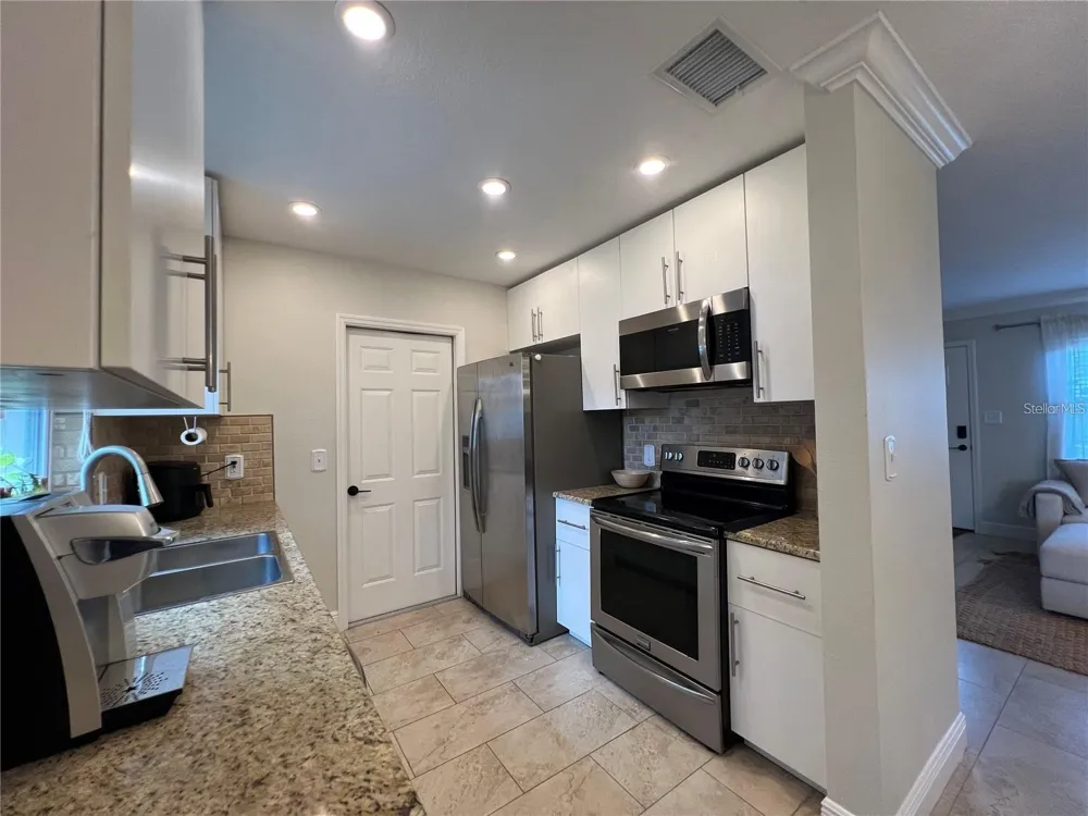 3748 MANATEE DRIVE SE St Petersburg, FL 33705