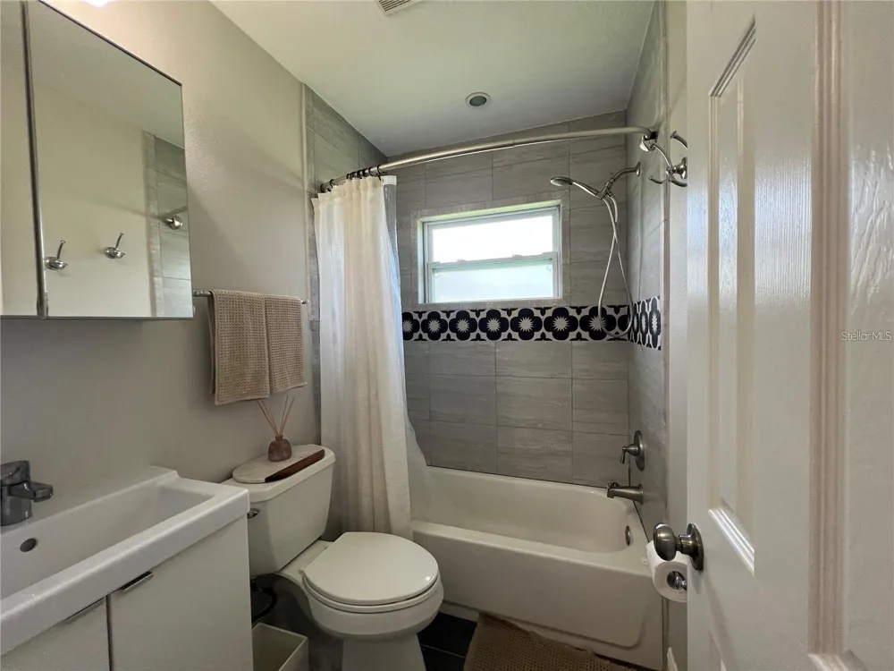 3748 MANATEE DRIVE SE St Petersburg, FL 33705