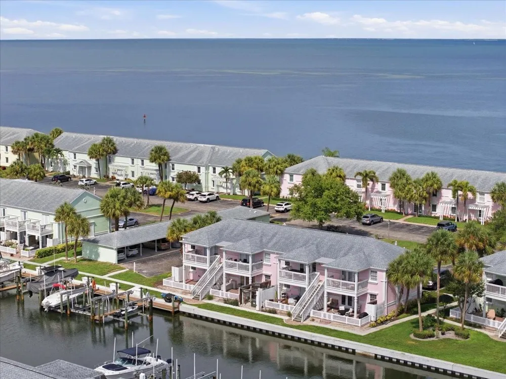 4843 COQUINA KEY DRIVE SE #A St Petersburg, FL 33705