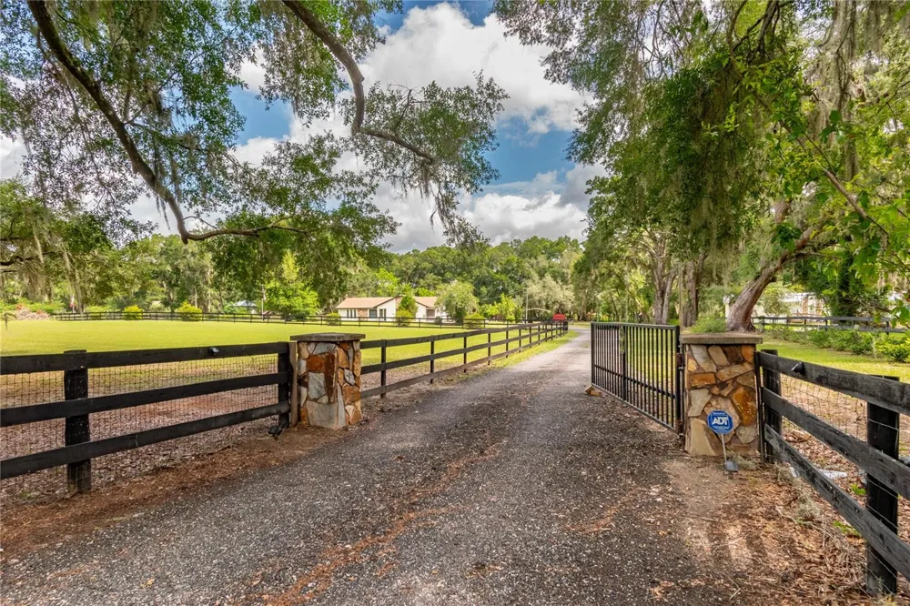 2735 NE 127TH PLACE Anthony, FL 32617