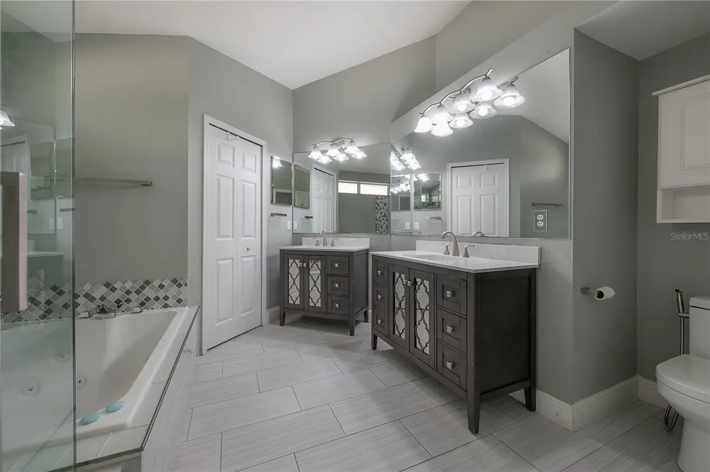 11820 EASTHAMPTON DRIVE Tampa, FL 33626