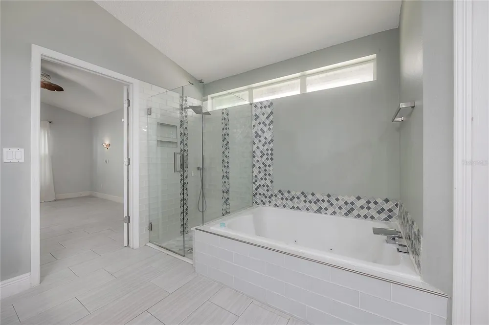 11820 EASTHAMPTON DRIVE Tampa, FL 33626