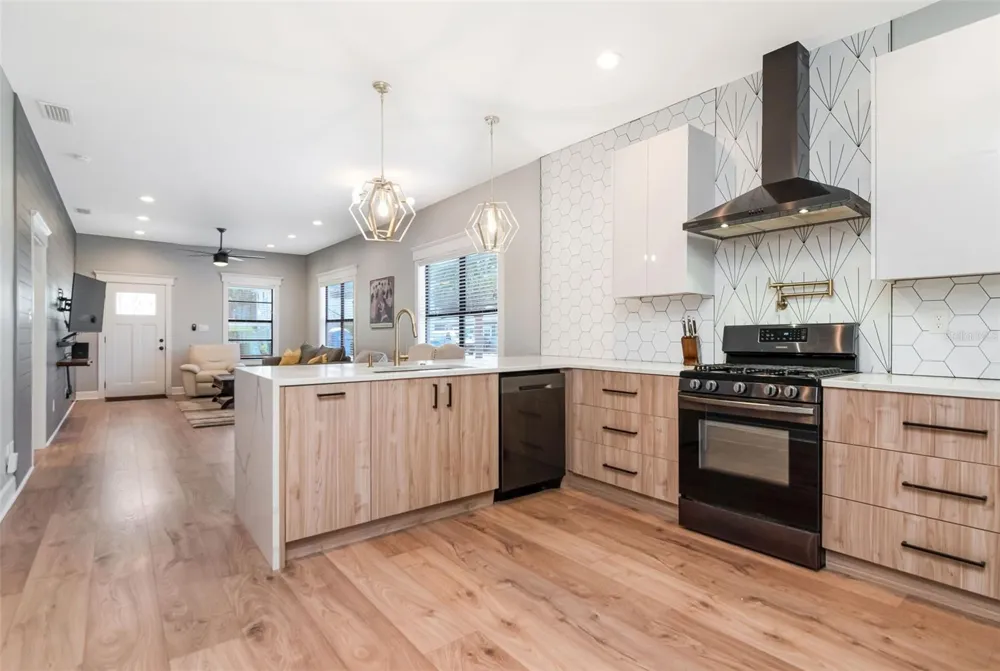 2507 W GRAY STREET Tampa, FL 33609