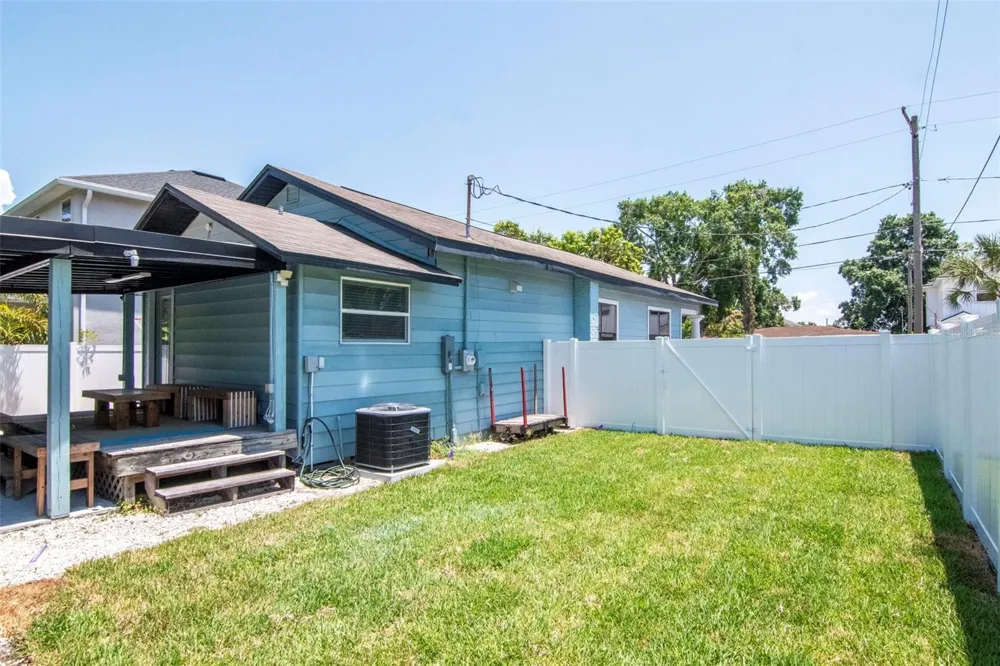 2507 W GRAY STREET Tampa, FL 33609