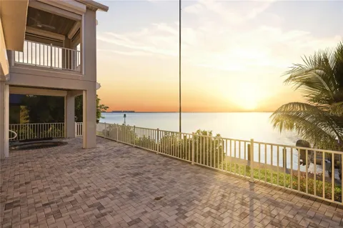 2139 PALM TREE DRIVE