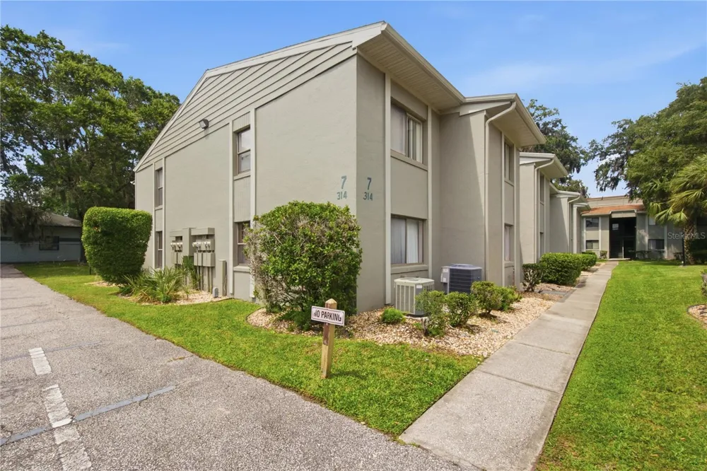 314 PALM COAST PARKWAY NE #202 Palm Coast, FL 32137