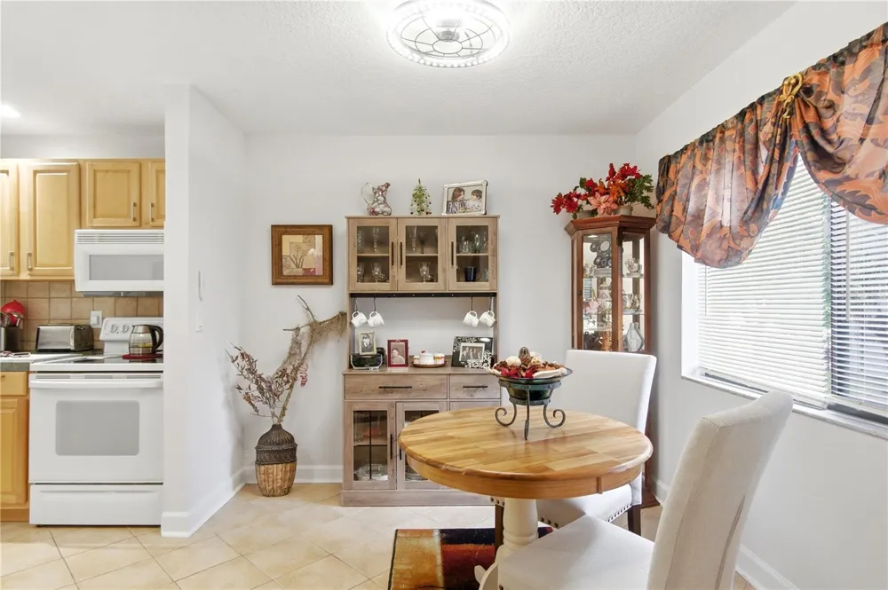 314 PALM COAST PARKWAY NE #202 Palm Coast, FL 32137