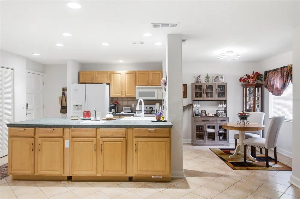 314 PALM COAST PARKWAY NE #202 Palm Coast, FL 32137