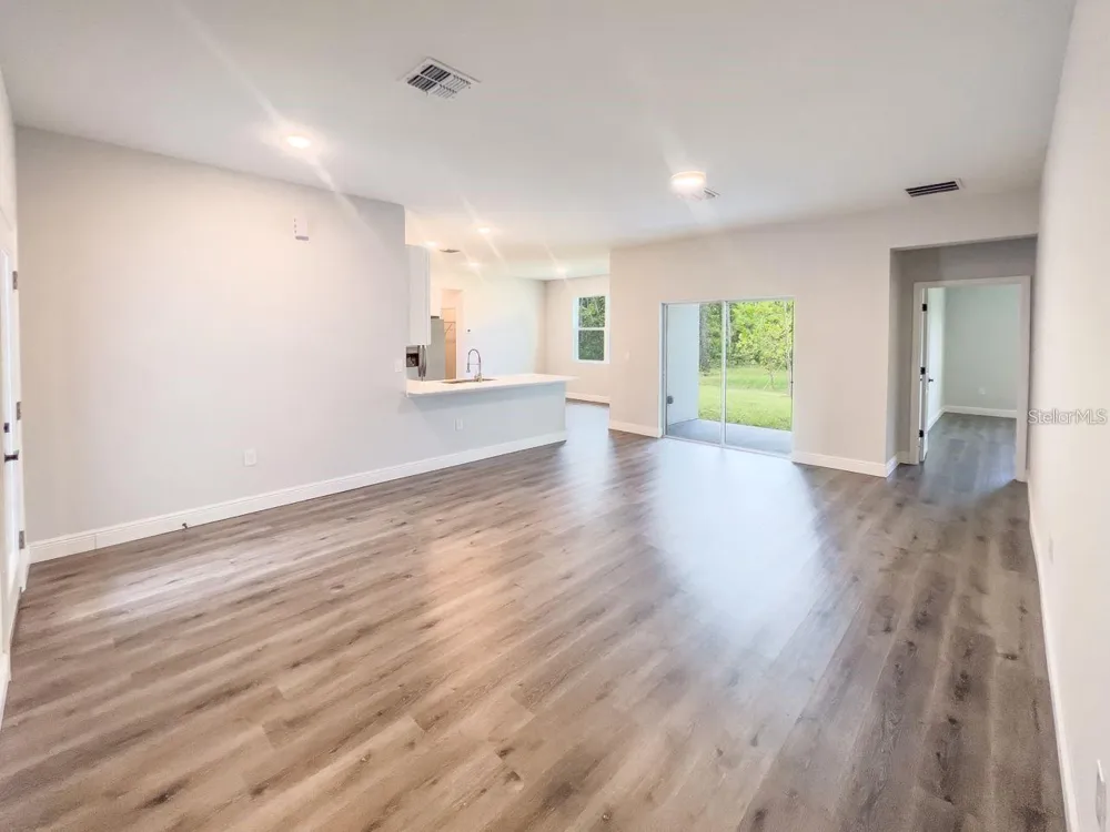1580 EAST PARKWAY Deland, FL 32724