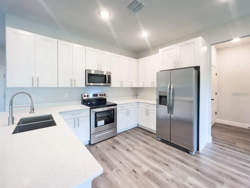 1580 EAST PARKWAY Deland, FL 32724