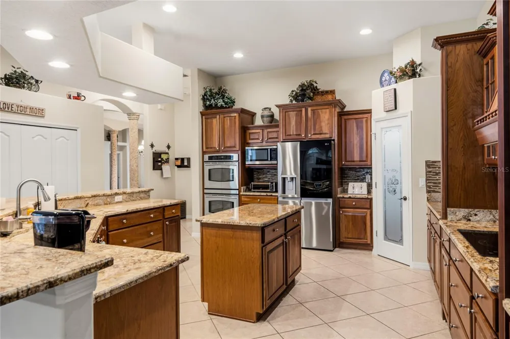 5977 LAKE MELROSE DRIVE Orlando, FL 32829