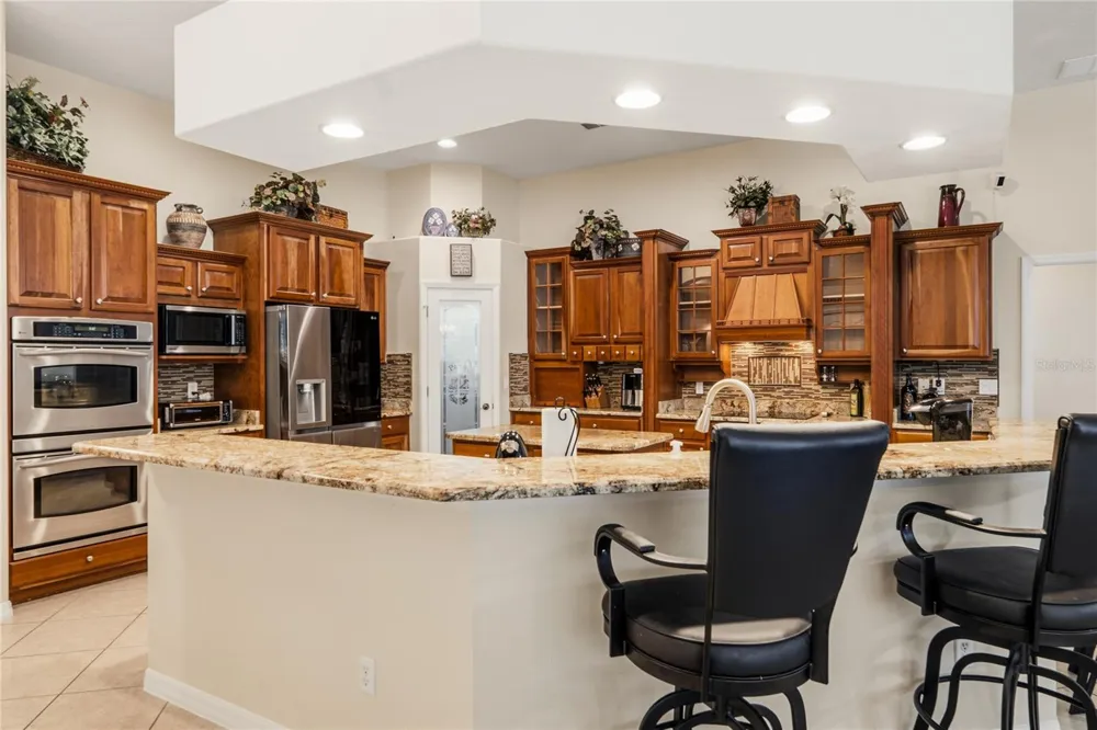 5977 LAKE MELROSE DRIVE Orlando, FL 32829
