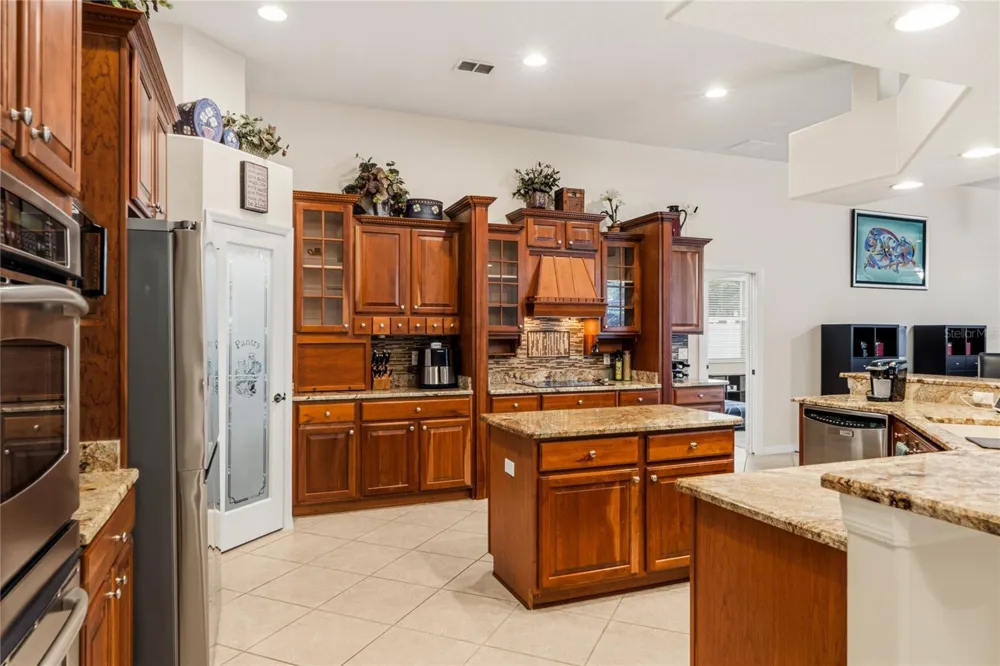 5977 LAKE MELROSE DRIVE Orlando, FL 32829