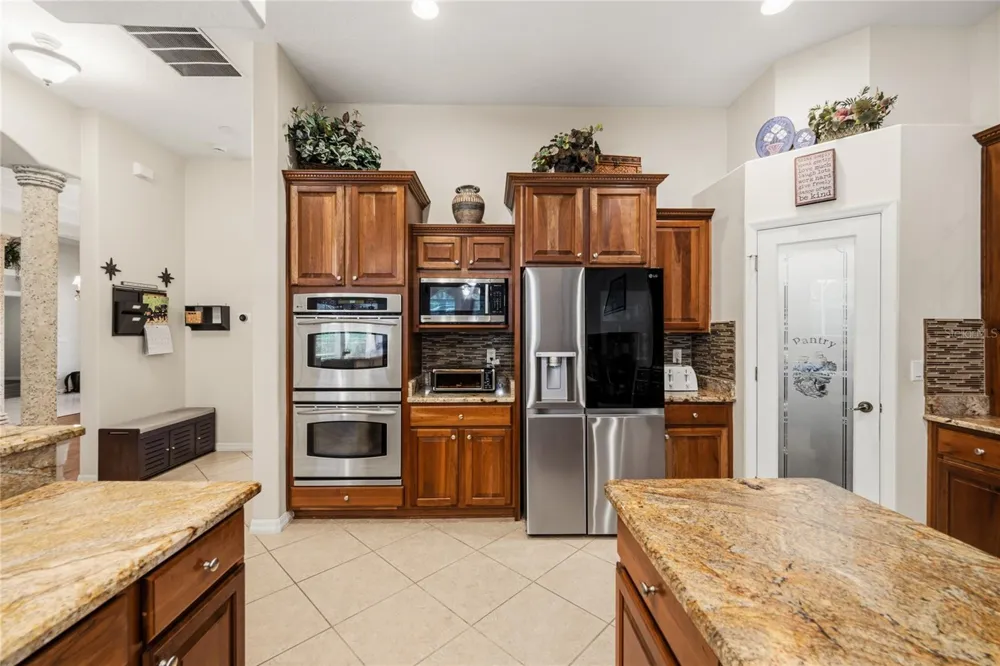 5977 LAKE MELROSE DRIVE Orlando, FL 32829