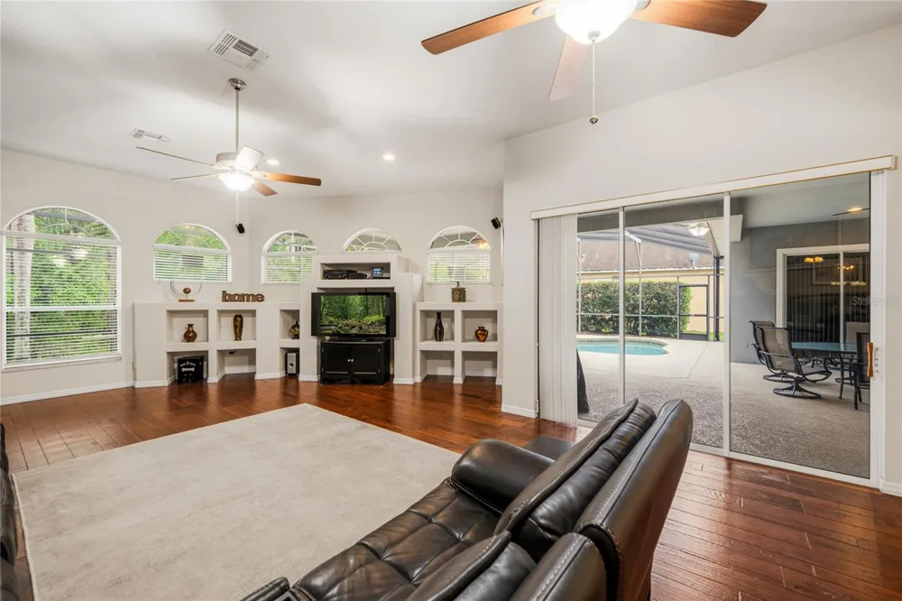 5977 LAKE MELROSE DRIVE Orlando, FL 32829