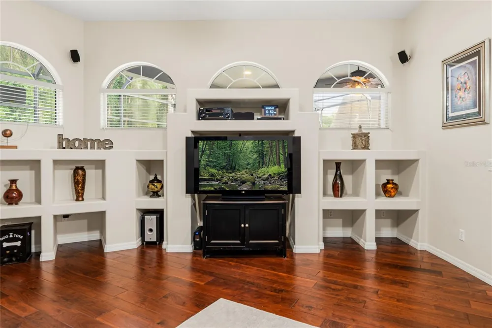 5977 LAKE MELROSE DRIVE Orlando, FL 32829