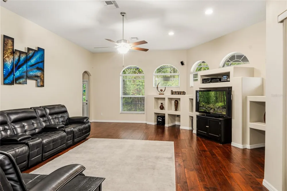 5977 LAKE MELROSE DRIVE Orlando, FL 32829