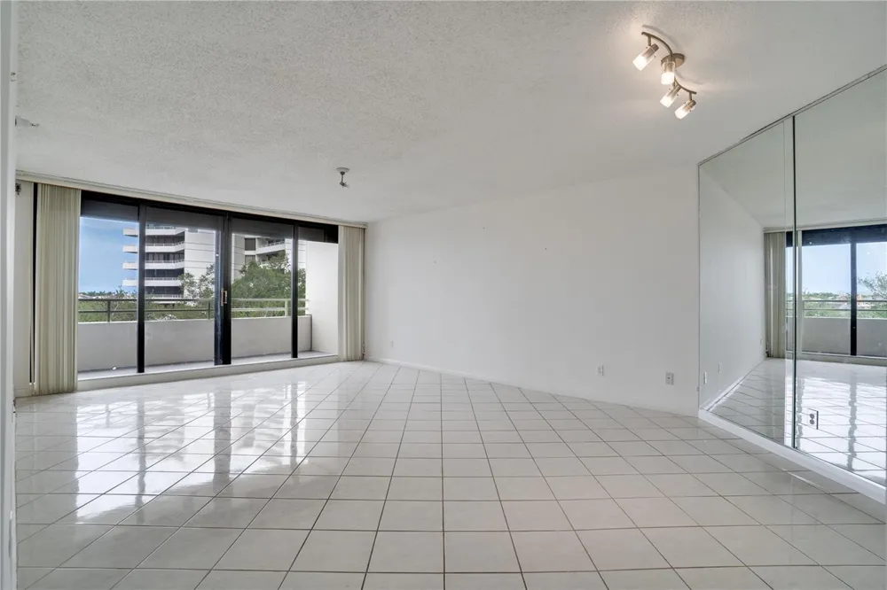 5940 PELICAN BAY PLAZA S #504 St Petersburg, FL 33707