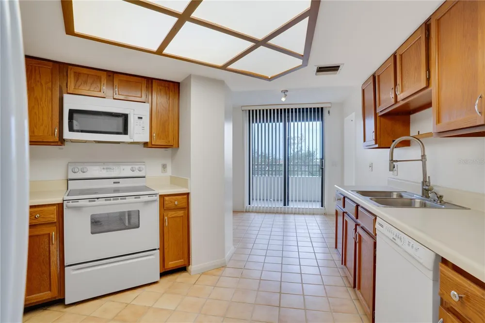 5940 PELICAN BAY PLAZA S #504 St Petersburg, FL 33707