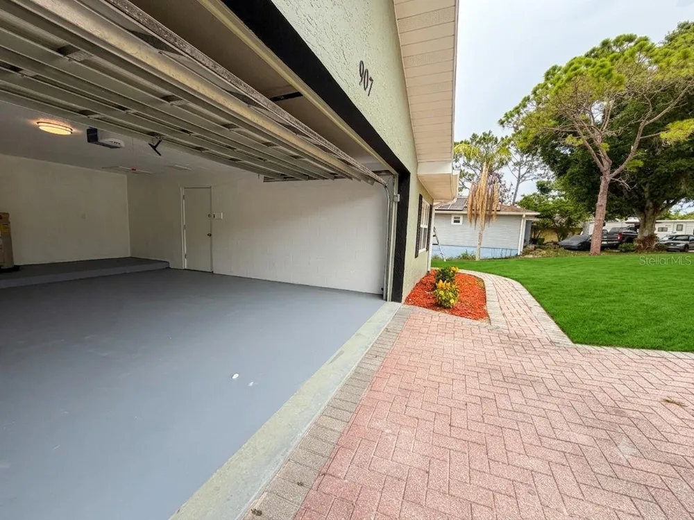 907 VALENTINA DRIVE Dundee, FL 33838