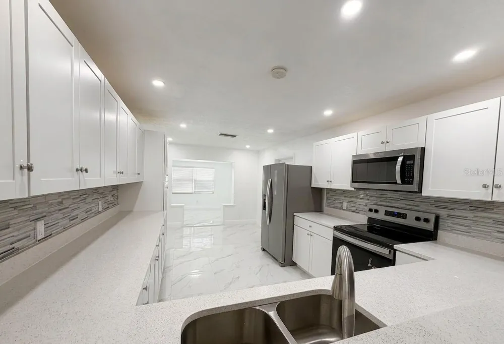 907 VALENTINA DRIVE Dundee, FL 33838