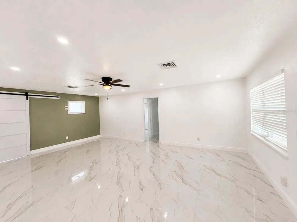 907 VALENTINA DRIVE Dundee, FL 33838