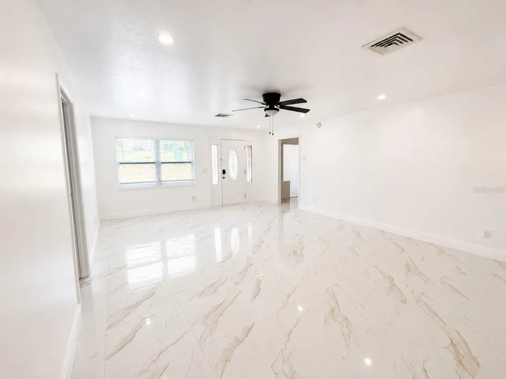 907 VALENTINA DRIVE Dundee, FL 33838